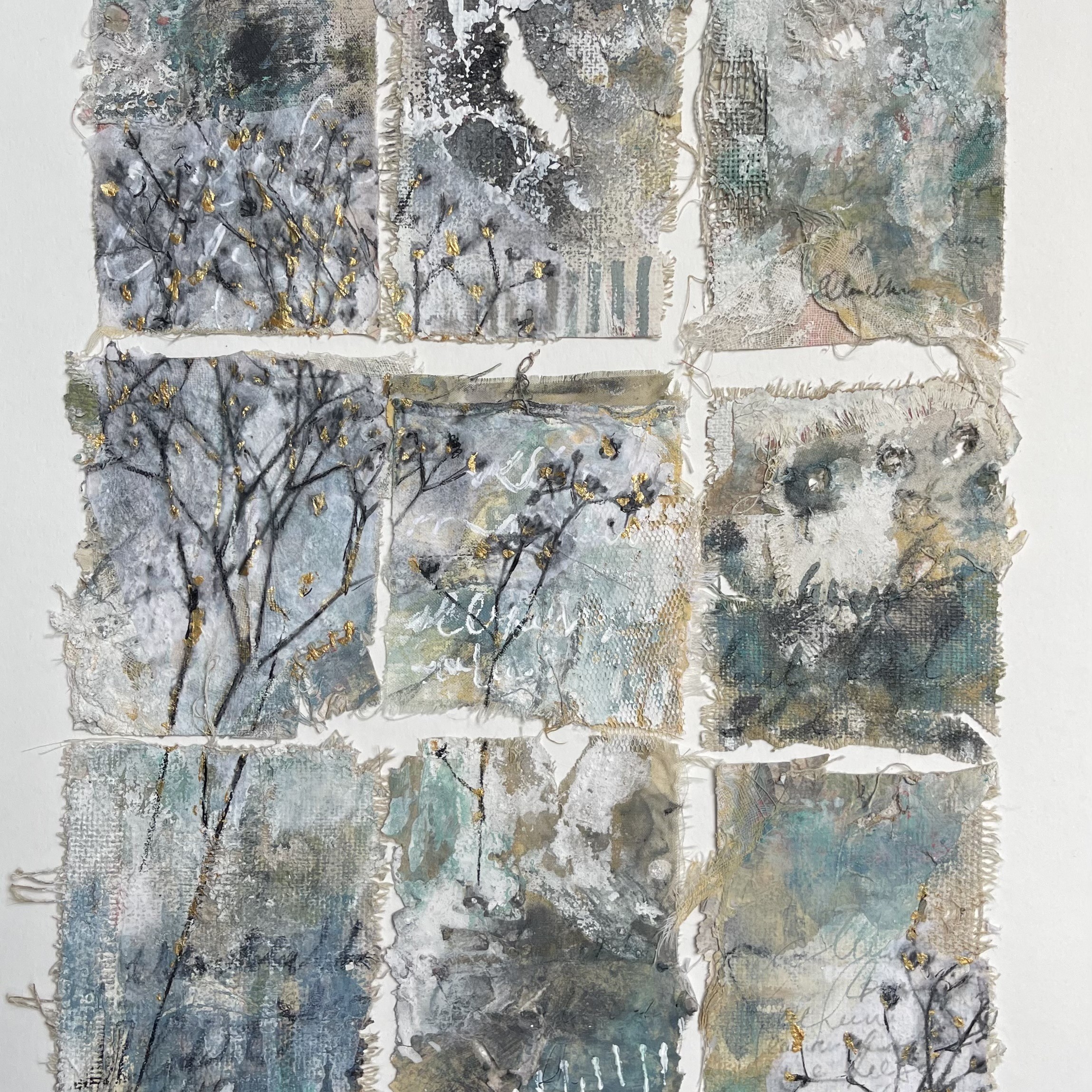 Collage textile sur carton avec une image intégrée de fleurs délicates